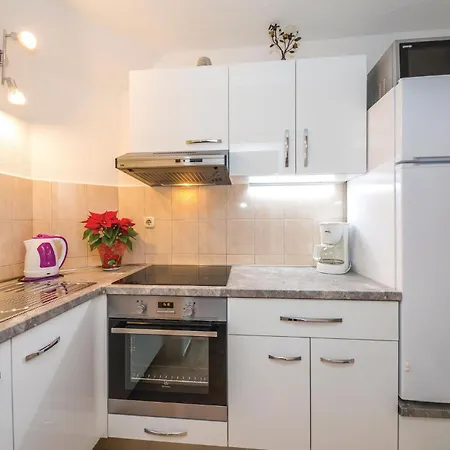 Two-bedroom Kastel Kambelovac 03 아파트 Kaštela