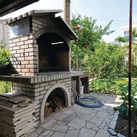 Two-bedroom Kastel Kambelovac 03 아파트 *