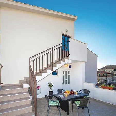 Two-bedroom Kastel Kambelovac 03 아파트 Kaštela