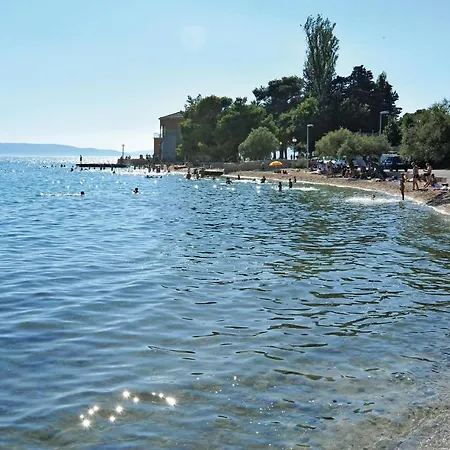 Two-bedroom Kastel Kambelovac 03 아파트