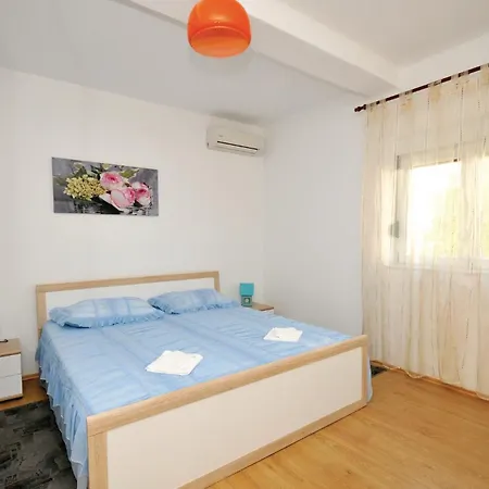 아파트 Two-bedroom Kastel Kambelovac 03
