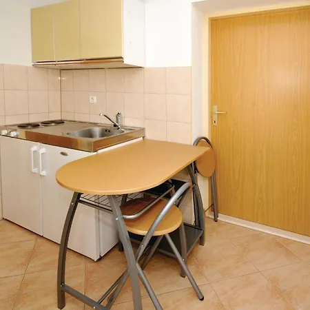 아파트 Two-bedroom Kastel Kambelovac 03 Kaštela