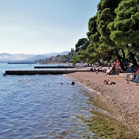 Two-bedroom Kastel Kambelovac 03 *