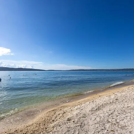 Two-bedroom Kastel Kambelovac 03 *