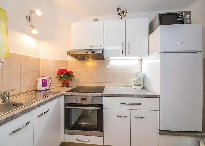 Two-bedroom Kastel Kambelovac 03 Appartamento Kaštela