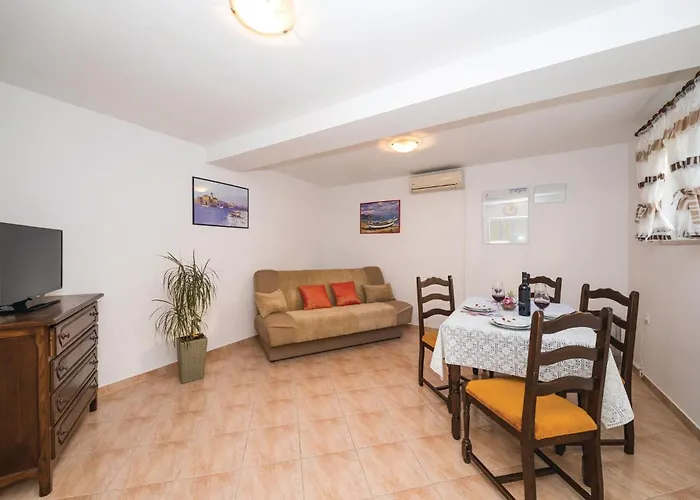 Two-bedroom Kastel Kambelovac 03 Kaštela