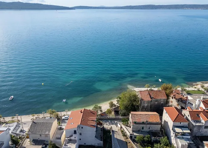 Two-bedroom Kastel Kambelovac 03 Appartamento